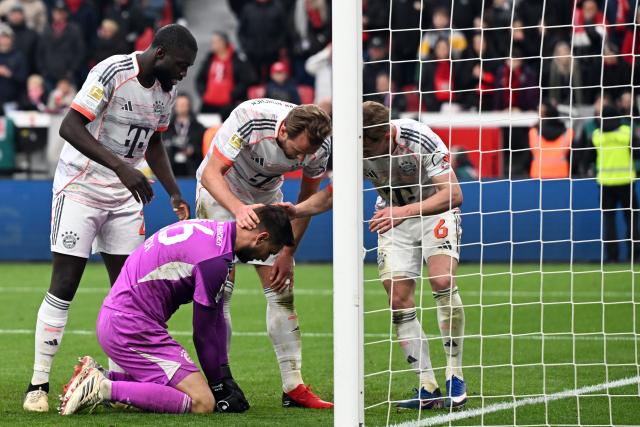 14 March 2026, Leverkusen: Bayern Munich's Dayot Upamecano, Harry Kane and Joshua Kimmich celebrate with goalkeeper Sven Ulreich after the German Bundesliga soccer match between Bayer 04 Leverkusen and FC Bayern Munich at the BayArena. Photo: Federico Gambarini/dpa - IMPORTANT NOTICE: DFL and DFB regulations prohibit any use of photographs as image sequences and/or quasi-video.