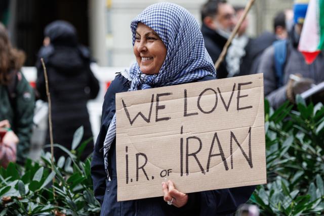14 March 2026, Hesse, Frankfurt/Main: A woman holds a sign reading "We love I.R. of Iran" during the "Stop Zionism - Solidarity with Palestine & Iran" demonstration. Photo: Hannes P Albert/dpa