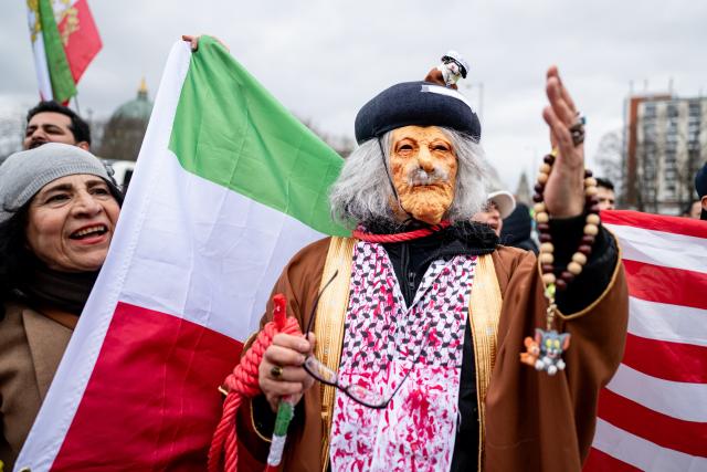 15 March 2026, Berlin: A person dressed as Ayatollah Khamenei takes part in a pro-Shah demonstration titled "Stop the War Against Iran-Hands Off Lebanon, Palestine, and Iran". Photo: Fabian Sommer/dpa