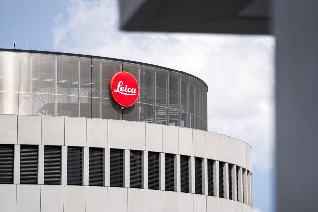 FILED - 26 June 2025, Hesse, Wetzlar: The Leica logo is displayed on a building at the company's headquarters. Photo: Andreas Arnold/dpa