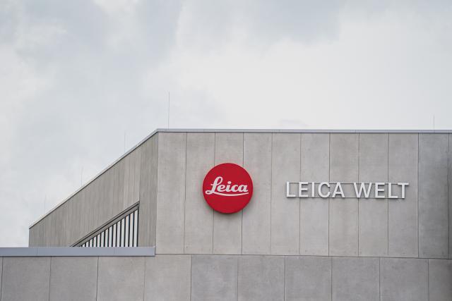 FILED - 26 June 2025, Hesse, Wetzlar: The Leica logo is attached to a building at the company headquarters. Photo: Andreas Arnold/dpa