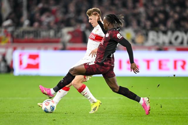 15 March 2026, Baden-Wuerttemberg, Stuttgart: Stuttgart's Finn Jeltsch (L) and Leipzig's Yan Diomande battle for the ball during the German Bundesliga soccer match between VfB Stuttgart and RB Leipzig at MHPArena. Photo: Harry Langer/dpa - WICHTIGER HINWEIS: Gemäß den Vorgaben der DFL Deutsche Fußball Liga bzw. des DFB Deutscher Fußball-Bund ist es untersagt, in dem Stadion und/oder vom Spiel angefertigte Fotoaufnahmen in Form von Sequenzbildern und/oder videoähnlichen Fotostrecken zu verwerten bzw. verwerten zu lassen.