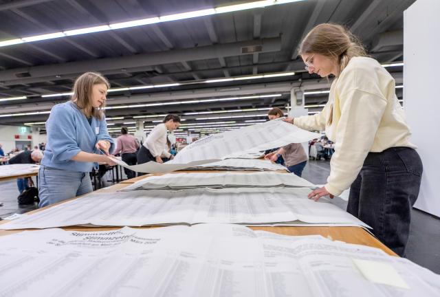 15 March 2026, Hesse, Frankfurt/Main: Officials count ballots at the mail-in voting center in the exhibition halls for the local elections in Hesse. Photo: Andreas Arnold/dpa