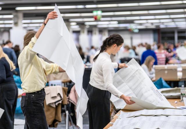 15 March 2026, Hesse, Frankfurt/Main: Officials count ballots at the mail-in voting center in the exhibition halls for the local elections in Hesse. Photo: Andreas Arnold/dpa