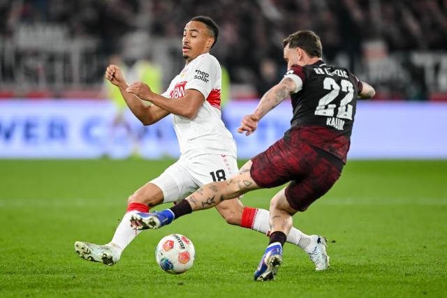 15 March 2026, Baden-Wuerttemberg, Stuttgart: Stuttgart's Jamie Leweling (L) and Leipzig's David Raum battle for the ball during the German Bundesliga soccer match between VfB Stuttgart and RB Leipzig at MHPArena. Photo: Harry Langer/dpa - WICHTIGER HINWEIS: Gemäß den Vorgaben der DFL Deutsche Fußball Liga bzw. des DFB Deutscher Fußball-Bund ist es untersagt, in dem Stadion und/oder vom Spiel angefertigte Fotoaufnahmen in Form von Sequenzbildern und/oder videoähnlichen Fotostrecken zu verwerten bzw. verwerten zu lassen.