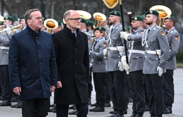 16 March 2026, Berlin: Boris Pistorius (L), German Minister of Defense, receives Latvian Defense Minister Andris Spruds on his inaugural visit with military honors. Photo: Britta Pedersen/dpa