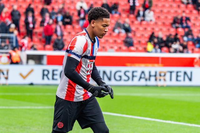 14.03.2026, Bayer 04 Leverkusen vs. FC FC Bayern Munich, 1. Bundesliga [Bundesliga], 26. Spieltag Leonard Prescott (FC FC Bayern Munich) Wichtiger Hinweis: Gemaess den Vorgaben der DFL Deutsche Fussball Liga bzw. des DFB Deutscher Fussball-Bund ist es untersagt, in dem Stadion und/oder vom Spiel angefertigte Fotoaufnahmen in Form von Sequenzbildern und/oder videoaehnlichen Fotostrecken zu verwerten