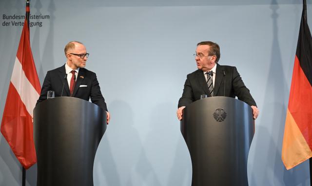 16 March 2026, Berlin: Boris Pistorius (R), German Minister of Defense, and the Latvian Minister of Defense Andris Spruds give a press conference. Photo: Britta Pedersen/dpa