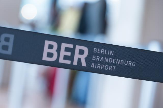 FILED - 17 July 2025, Brandenburg, Schoenefeld: A barrier tape bearing the inscription "BER Berlin Brandenburg Airport" seen at the BER Airport terminal. Photo: Christophe Gateau/dpa