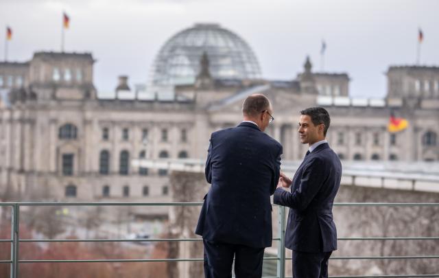 16 March 2026, Berlin: German Chancellor Friedrich Merz welcomes Dutch Prime Minister Rob Jetten at the Federal Chancellery ahead of their meeting. Photo: Michael Kappeler/dpa