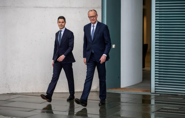16 March 2026, Berlin: German Chancellor Friedrich Merz (R) welcomes Dutch Prime Minister Rob Jetten at the Federal Chancellery ahead of their meeting. Photo: Michael Kappeler/dpa
