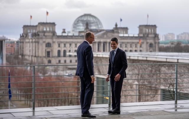 16 March 2026, Berlin: German Chancellor Friedrich Merz welcomes Dutch Prime Minister Rob Jetten (R) at the Federal Chancellery ahead of their meeting. Photo: Michael Kappeler/dpa