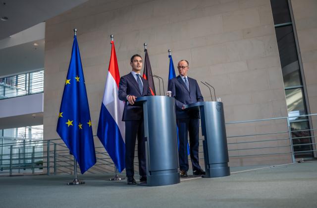 16 March 2026, Berlin: German Chancellor Friedrich Merz (R) and Dutch Prime Minister Rob Jetten speak during a press conference after their meeting at the Federal Chancellery. Photo: Michael Kappeler/dpa