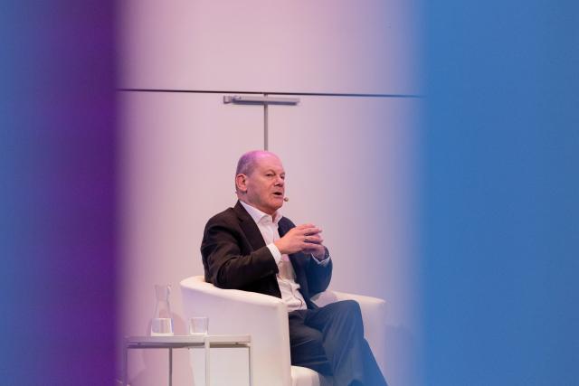 16 March 2026, North Rhine-Westphalia, Cologne: Former German Chancellor Olaf Scholz speak about "the books of his life" on stage at the Flora as part of the Lit.Cologne literary festival. Photo: Rolf Vennenbernd/dpa