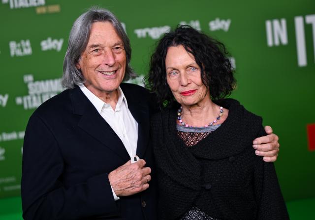 16 March 2026, Bavaria, Munich: Hans-Wilhelm Mueller-Wohlfahrt, former team doctor for the German national soccer team, and his wife Karin, arrive to attend the premiere of the documentary "A Summer in Italy - 1990 World Cup" at the Mathaeser Filmpalast. Photo: Sven Hoppe/dpa