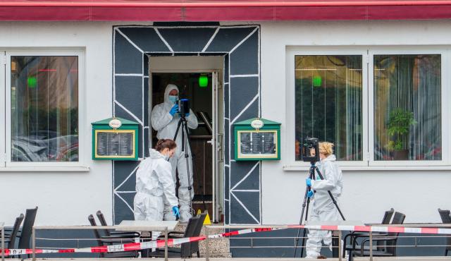 17 March 2026, Hesse, Raunheim: Forensics are investigating the shooting of two people in a restaurant in Raunheim near Frankfurt Airport. According to initial police reports, an armed person entered the bistro at around 3.45 a.m. and shot the two people. Photo: Andreas Arnold/dpa
