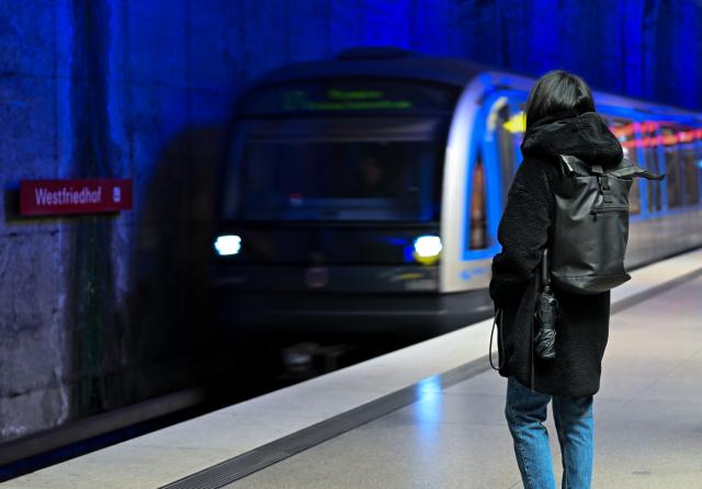 17 March 2026, Bavaria, Munich: A subway train pulls into the Westfriedhof station. The Verdi union has announced the next round of warning strikes in public transportation. Subway passengers in Munich should expect disruptions as early as March 17, 2026. Verdi has called on employees at the control center and in passenger services to participate in a full-day warning strike. Photo: Sven Hoppe/dpa