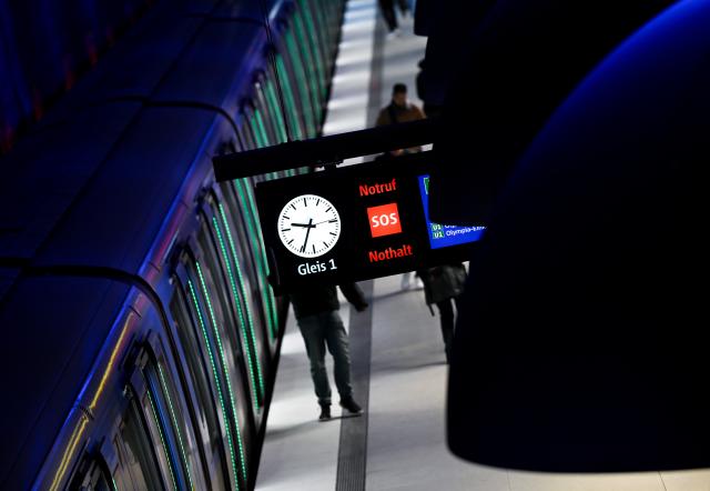 17 March 2026, Bavaria, Munich: A subway train is waiting at the Westfriedhof station. The Verdi union has announced the next warning strikes in public transportation. Subway passengers in Munich should expect disruptions as early as March 17, 2026. Verdi has called on employees at the control center and in passenger services to participate in a full-day warning strike. Photo: Sven Hoppe/dpa