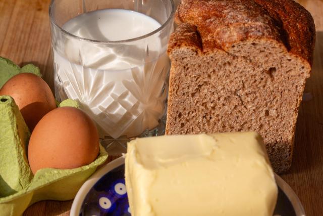 FILED - 10 March 2026, Berlin: A glass of milk sits on a table next to bread, eggs and butter. Photo: Fernando Gutierrez-Juarez/dpa