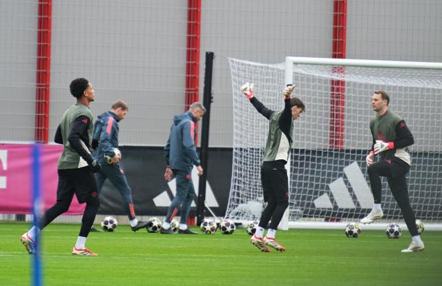 17 March 2026, Bavaria, Munich: Bayern Munich's Leonard Prescott, Leonard Ruland and Manuel Neuer in action during the team's training session ahead of Wednesday's  UEFA Champions League soccer match against Atlanta. Photo: Malin Wunderlich/dpa