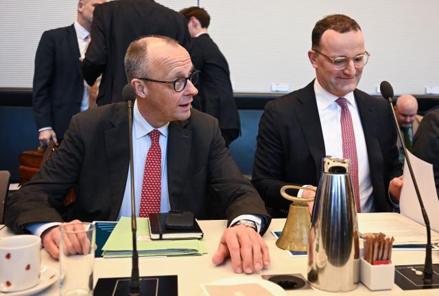 17 March 2026, Berlin: German Chancellor Friedrich Merz and Jens Spahn, Leader of the Christian Democratic Union (CDU)/Christian Social Union (CSU) parliamentary group,  talk ahead of the Social Democratic Party (SPD) parliamentary group meeting at the German Parliament (Bundestag). Photo: Britta Pedersen/dpa