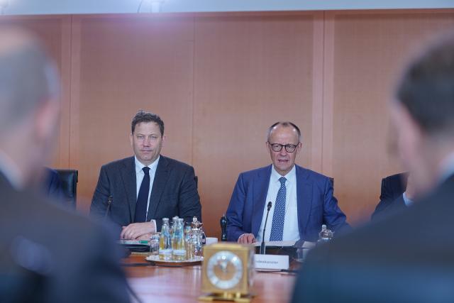18 March 2026, Berlin: Germany's Chancellor Friedrich Merz (R) sits next to Lars Klingbeil, Germany's Minister of Finance, ahead of the Federal Cabinet meeting at the Chancellery. French Foreign Minister Jean-Noel Barrot attends the meeting as a guest. Photo: Michael Kappeler/dpa