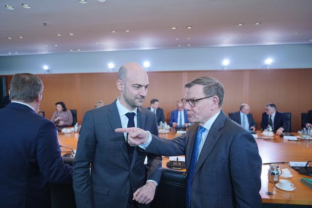 18 March 2026, Berlin: Germany's Minister for Foreign Affairs, Johann Wadephul, stands next to French Foreign Minister Jean-Noel Barrot ahead of the Federal Cabinet meeting at the Chancellery. Barrot attends the meeting as a guest. Photo: Michael Kappeler/dpa