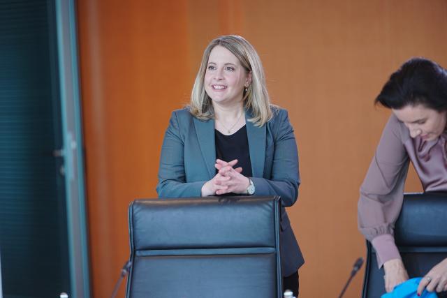 18 March 2026, Berlin: Verena Hubertz, Germany's Minister for Housing, Urban Development and Construction, arrives ahead of the Federal Cabinet meeting at the Chancellery. French Foreign Minister Jean-Noel Barrot attends the meeting as a guest. Photo: Michael Kappeler/dpa