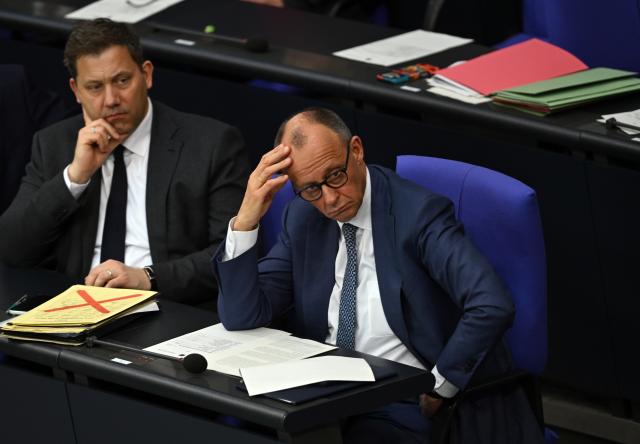 18 March 2026, Berlin: German Chancellor Friedrich Merz (R) and Minister of Finance Lars Klingbeil sit in the plenary chamber of the German Bundestag following the delivery of the government's statement on the upcoming EU summit. Photo: Lilli Förter/dpa