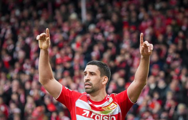 FILED - 21 February 2026, Berlin: Union Berlin's Rani Khedira raises his arms during the German Bundesliga soccer match between 1. FC Union Berlin and Bayer Leverkusen at An der Alten Foersterei. Photo: Soeren Stache/dpa