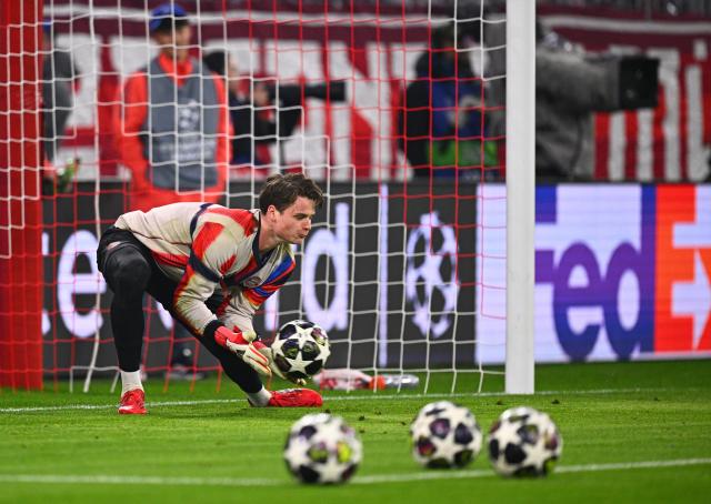 18 March 2026, Bavaria, Munich: Bayern Munich goalkeeper Jonas Urbig warms up prior to the start of the UEFA Champions League Round of 16, Second Leg soccer match between Bayern Munich and Atalanta Bergamo at the Allianz Arena. Photo: Tom Weller/dpa