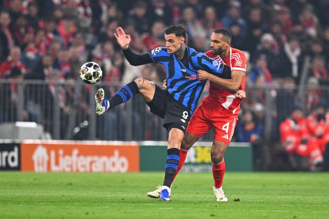 18 March 2026, Bavaria, Munich: Bayern Munich's Jonathan Tah (R) and Atalanta's Gianluca Scamacca battle for the ball during the UEFA Champions League Round of 16, Second Leg soccer match between Bayern Munich and Atalanta Bergamo at the Allianz Arena. Photo: Tom Weller/dpa
