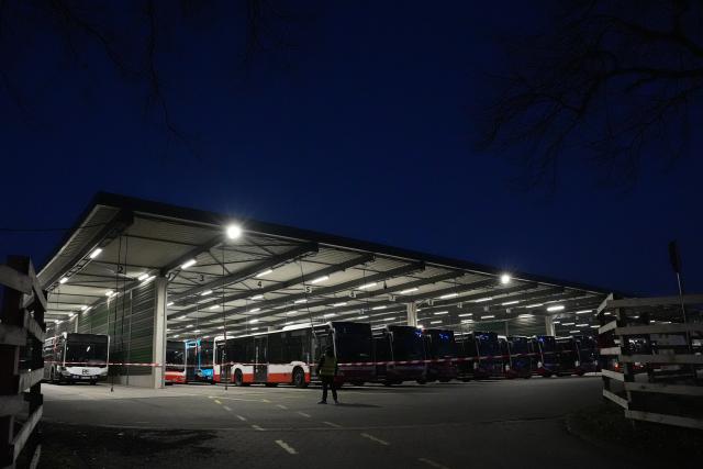 19 March 2026, Hamburg: Buses of Hamburger Hochbahn AG are parked at the Langenfelde bus depot. The Verdi union has called for further warning strikes in public transportation across several states. Photo: Marcus Brandt/dpa