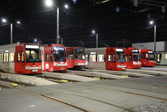 19 March 2026, North Rhine-Westphalia, Cologne: Trams are parked at a depot during a warning strike. As part of ongoing collective bargaining negotiations for local public transportation, the Verdi union has called for warning strikes to take place simultaneously in several states on Thursday. Photo: Sascha Thelen/dpa