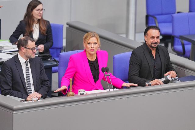 19 March 2026, Berlin: Julia Kloeckner (C), President of the Bundestag, speaks at the beginning of the session in the plenary chamber of the Bundestag. Photo: Michael Kappeler/dpa