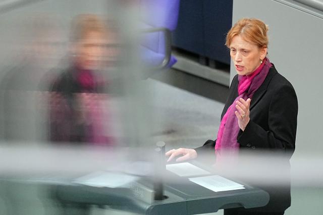 19 March 2026, Berlin: Karin Prien, Germany's Minister of Education, Family Affairs, Senior Citizens, Women and Youth, speaks in the plenary chamber of the German Bundestag during a session. Photo: Michael Kappeler/dpa