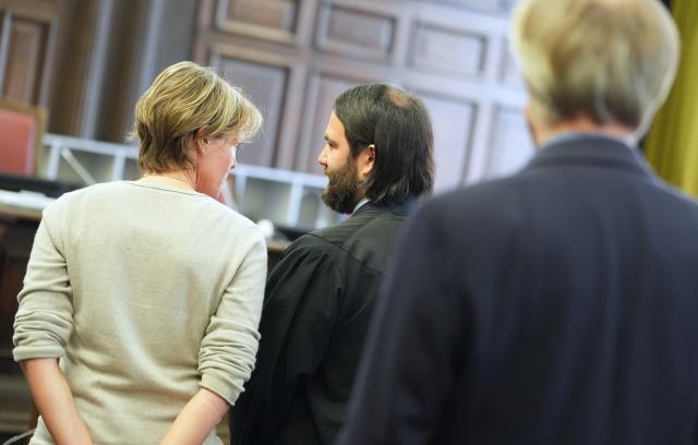 19 March 2026, Hamburg: Christina Block (L), a German restaurateur and entrepreneur, stands in the courtroom with her defence lawyer Ingo Bott (2nd L) and former television host and sports journalist Gerhard Delling (R) during the trial for alleged child abduction at the Hamburg Regional Court. In a New Year's Eve operation on 31 December 2023/1 January 2024, two of Block's children were brought from Denmark to Germany. Block is among those on trial at the Hamburg Regional Court. Photo: Marcus Brandt/Pool dpa/dpa