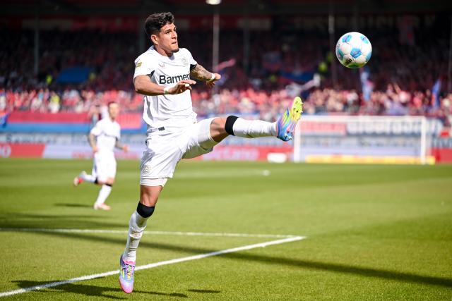 FILED - 05 April 2025, Baden-Württemberg, Heidenheim: Then Leverkusen's Piero Hincapie in action during the German Bundesliga soccer match between 1.FC Heidenheim and Bayer Leverkusen at Voith-Arena. Arsenal defender Piero Hincapie has said his focus is solely on winning Sunday's League Cup final against Manchester City, without thinking about the impact the match will have on the Premier League title race. Photo: Harry Langer/dpa