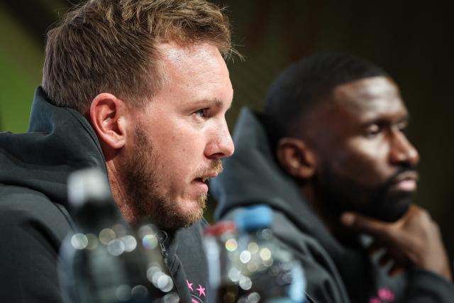 FILED - 13 October 2024, Bavaria, Munich: Germany coach Julian Nagelsmann (L) and Antonio Ruediger attend a press conference at Allianz Arena, ahead of the 2024 UEFA Nations League soccer match against Netherlands. Nagelsmann has defended Antonio Ruediger after the Real Madrid centre back was recently criticized for a bad foul, the latest in a series of negative headlines. Photo: Christian Charisius/dpa - WICHTIGER HINWEIS: Gemäß den Vorgaben der DFL Deutsche Fußball Liga bzw. des DFB Deutscher Fußball-Bund ist es untersagt, in dem Stadion und/oder vom Spiel angefertigte Fotoaufnahmen in Form von Sequenzbildern und/oder videoähnlichen Fotostrecken zu verwerten bzw. verwerten zu lassen.