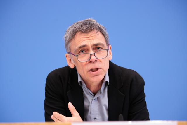 19 March 2026, Berlin: Frank Kalter, Director of the German Center for Integration and Migration Research (DeZIM), speaks at the presentation of the 2026 Monitoring Report by the National Discrimination and Racism Monitor (NaDiRa). Photo: Carsten Koall/dpa
