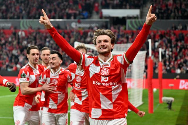 19 March 2026, Rheinland-Pfalz, Mainz: Mainz's Stefan Posch (R) celebrates scoring his side's first goal with teammates during the UEFA Europa Conference League round of 16 second leg soccer match between FSV Mainz 05 and Sigma Olomouc at Mewa Arena. Photo: Torsten Silz/dpa