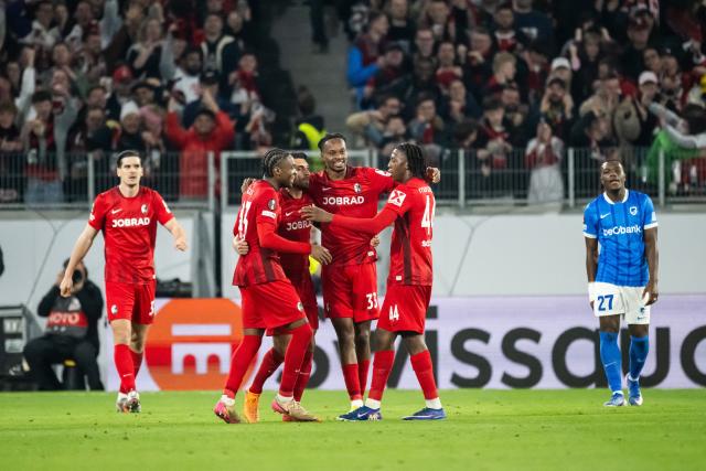 19 March 2026, Baden-Wuerttemberg, Freiburg im Breisgau: Freiburg players celebrate their side's third goal during the UEFA Europa League Round of 16 Second Leg soccer match between SC Freiburg and KRC Genk at the Europa-Park Stadium. Photo: Silas Stein/dpa