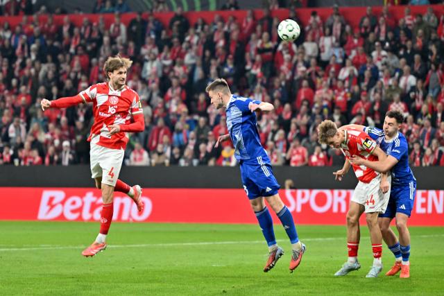 19 March 2026, Rheinland-Pfalz, Mainz: Mainz's Stefan Posch (L) scores his side's first goal during the UEFA Europa Conference League round of 16 second leg soccer match between FSV Mainz 05 and Sigma Olomouc at Mewa Arena. Photo: Torsten Silz/dpa