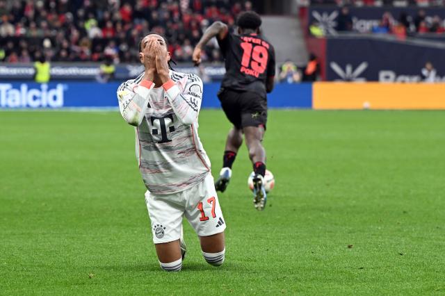 FILED - 14 March 2026, Leverkusen: Munich's Michael Olise (L) reacts during the German Bundesliga soccer match between Bayer 04 Leverkusen and FC Bayern Munich at the BayArena. Photo: Federico Gambarini/dpa - IMPORTANT NOTICE: DFL and DFB regulations prohibit any use of photographs as image sequences and/or quasi-video.