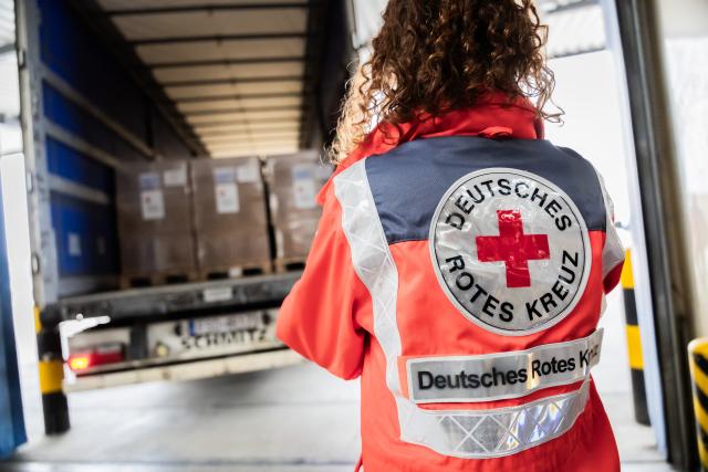 20 March 2026, Brandenburg, Schönefeld: Relief supplies for Lebanon are loaded onto a truck at the DRK logistics center at Berlin-Schönefeld Airport. Around 30 tons of relief supplies are being loaded and will initially be transported by truck to Maastricht and from there via an EU air bridge to Beirut. Photo: Christoph Soeder/dpa