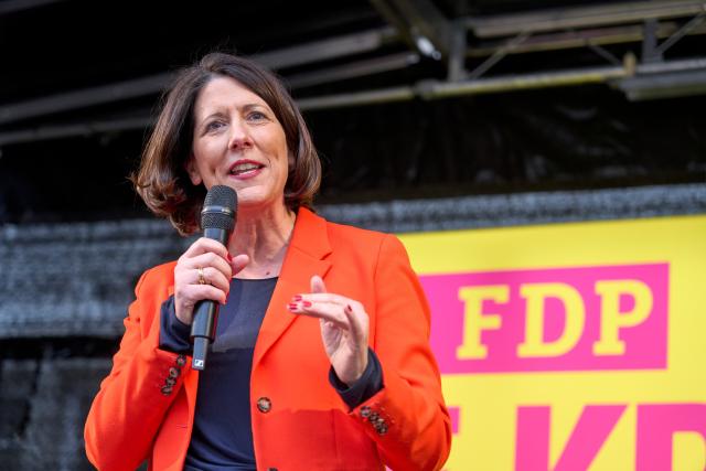 20 March 2026, Rhineland-Palatinate, Koblenz: Daniela Schmitt, The Free Democratic Party (FDP) top candidate and Minister of Economics, Transportation, Agriculture, and Viticulture, speaks at Jesuitenplatz in Koblenz during a campaign event for the state election in Rhineland-Palatinate. Photo: Sascha Ditscher/dpa
