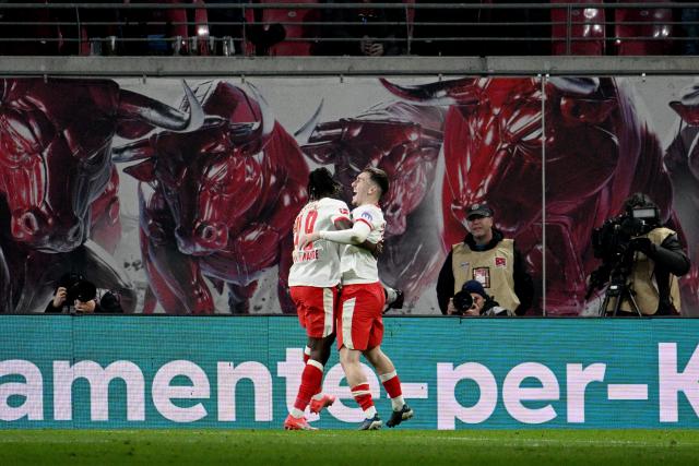 20 March 2026, Saxony, Leipzig: Leipzig's Brajan Gruda (R) celebrates scoring his side's fourth goal with teammate Yan Diomande during the German Bundesliga soccer match between RB Leipzig and TSG 1899 Hoffenheim at Red Bull Arena. Photo: Julius Frick/dpa