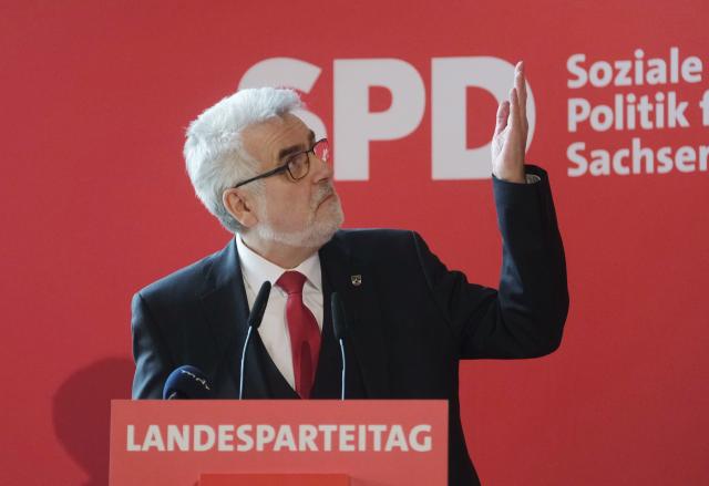 21 March 2026, Saxony-Anhalt, Merseburg: Armin Willingmann, deputy state chairman of the SPD Saxony-Anhalt, speaks at the state party conference of his party. The program for the upcoming state elections is to be decided at the meeting. Photo: Sebastian Willnow/dpa