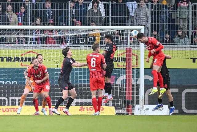 21 March 2026, Baden-Wuerttemberg, Heidenheim: Heidenheim's Marvin Pieringer (R) scores his side's third goal during the German Bundesliga soccer match between 1. FC Heidenheim and Bayer Leverkusen at Voith-Arena. Photo: Harry Langer/dpa - WICHTIGER HINWEIS: Gemäß den Vorgaben der DFL Deutsche Fußball Liga bzw. des DFB Deutscher Fußball-Bund ist es untersagt, in dem Stadion und/oder vom Spiel angefertigte Fotoaufnahmen in Form von Sequenzbildern und/oder videoähnlichen Fotostrecken zu verwerten bzw. verwerten zu lassen.