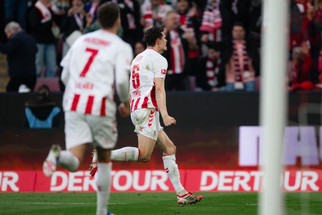 21 March 2026, North Rhine-Westphalia, Cologne: Cologne's Eric Martel celebrates scoring his side's third goal during the German Bundesliga soccer match between 1. FC Cologne and Borussia Moenchengladbach at RheinEnergieStadion. Photo: Marius Becker/dpa - WICHTIGER HINWEIS: Gemäß den Vorgaben der DFL Deutsche Fußball Liga bzw. des DFB Deutscher Fußball-Bund ist es untersagt, in dem Stadion und/oder vom Spiel angefertigte Fotoaufnahmen in Form von Sequenzbildern und/oder videoähnlichen Fotostrecken zu verwerten bzw. verwerten zu lassen.